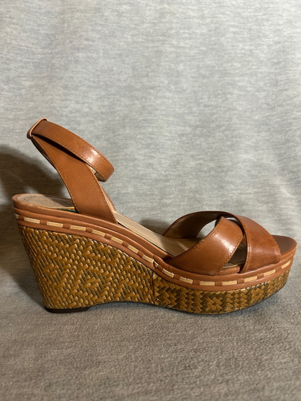 VINCE CAMUTO Leather Strappy Cognac Color Woven Look Platform  Wedge Heel Size 8 - Picture 3 of 10